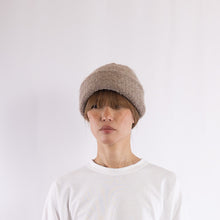 画像をギャラリービューアに読み込む, Baby alpaca mix purl stitch round beanie in Taupe
