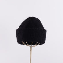 画像をギャラリービューアに読み込む, Baby alpaca mix purl stitch round top beanie in Black
