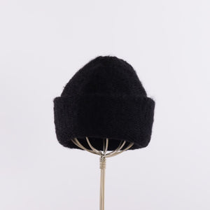 Baby alpaca mix purl stitch round top beanie in Black