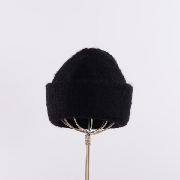 Baby alpaca mix purl stitch round top beanie in Black