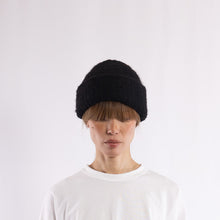 画像をギャラリービューアに読み込む, Baby alpaca mix purl stitch round top beanie in Black
