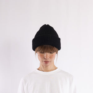 Baby alpaca mix a simple fluffy beanie in Black