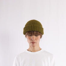 画像をギャラリービューアに読み込む, Baby alpaca mix crocheted rib beanie in Olive
