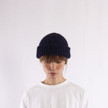 画像をギャラリービューアに読み込む, Baby alpaca mix crocheted rib beanie in Navy
