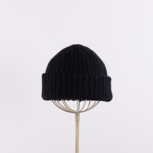 画像をギャラリービューアに読み込む, Baby alpaca mix crocheted rib beanie in Black
