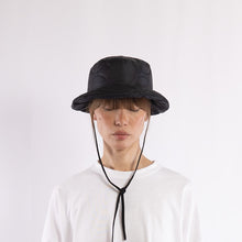 画像をギャラリービューアに読み込む, M-65 Quilt bucket hat with strings in Black
