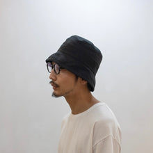 画像をギャラリービューアに読み込む, Washed bucket hat in Black
