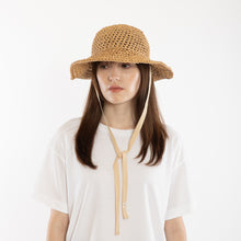 画像をギャラリービューアに読み込む, Rough Crocheted wide brim hat in Tan
