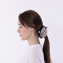 Load image into Gallery viewer, Knitted scrunchie
